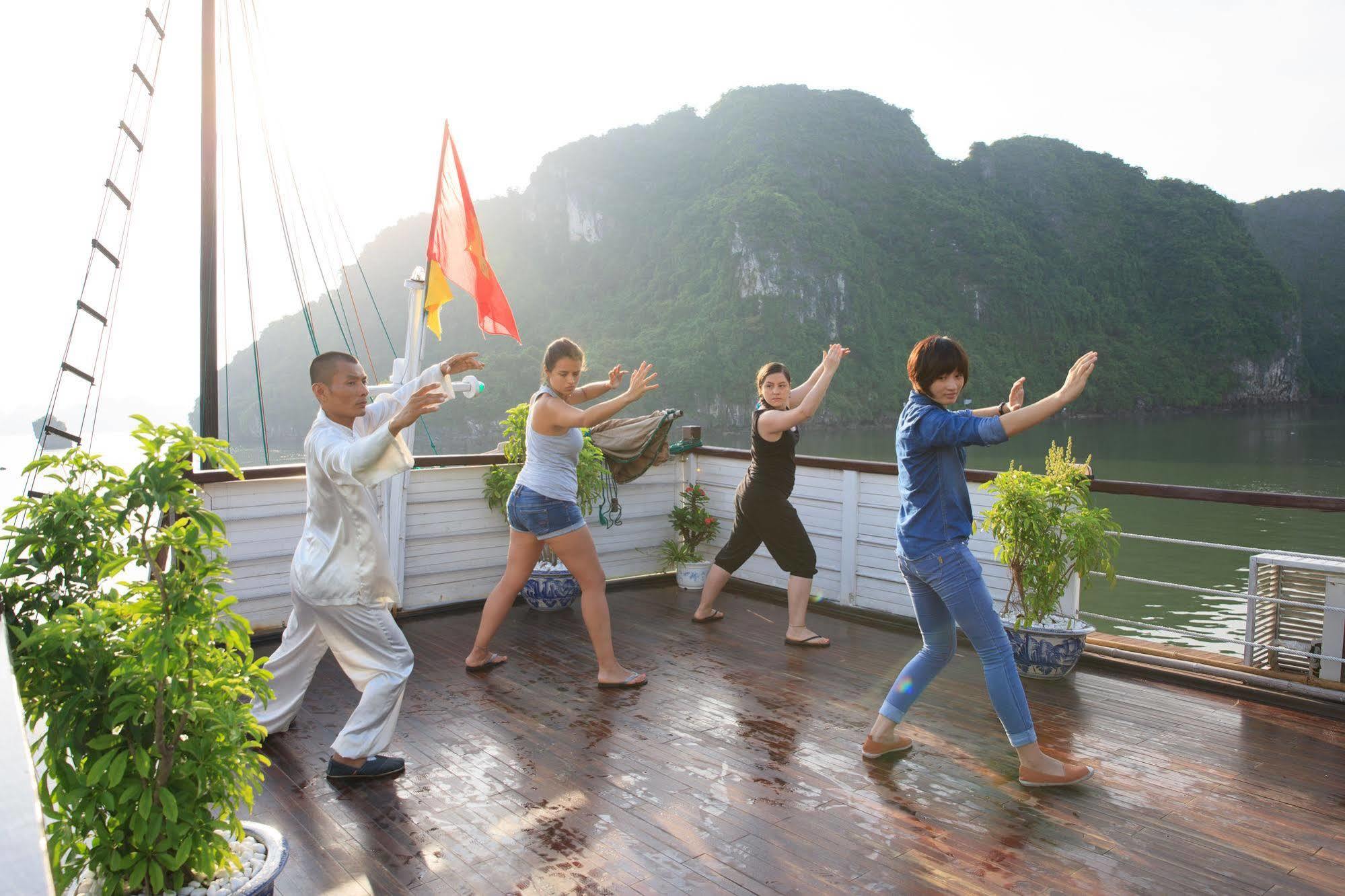 Hotel Garden Bay Cruise Ha Long Exterior foto